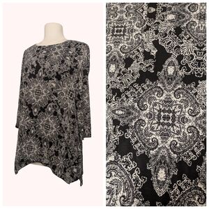 ⭐Black & White Baroque Print Asymmetrical Tunic Top Size Medium